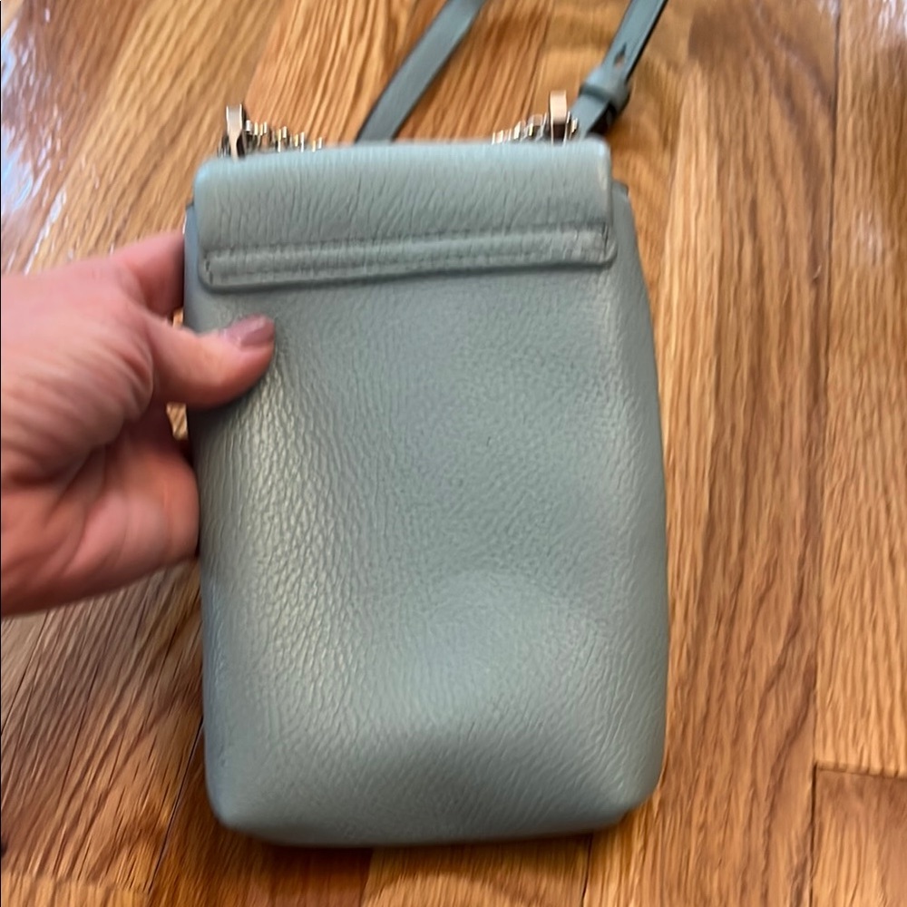 Kate Spade Blue Crossbody Bag with Textured Leather and Adjustable Strap - Picture 4 of 6